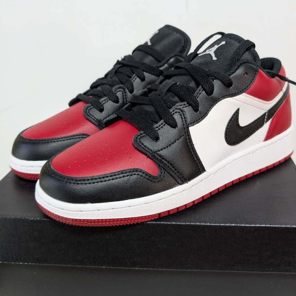 Nike Air Jordan 1 Low (GS) Bred Toe Boys 5.5Y NEW 553560-612 Women's 7